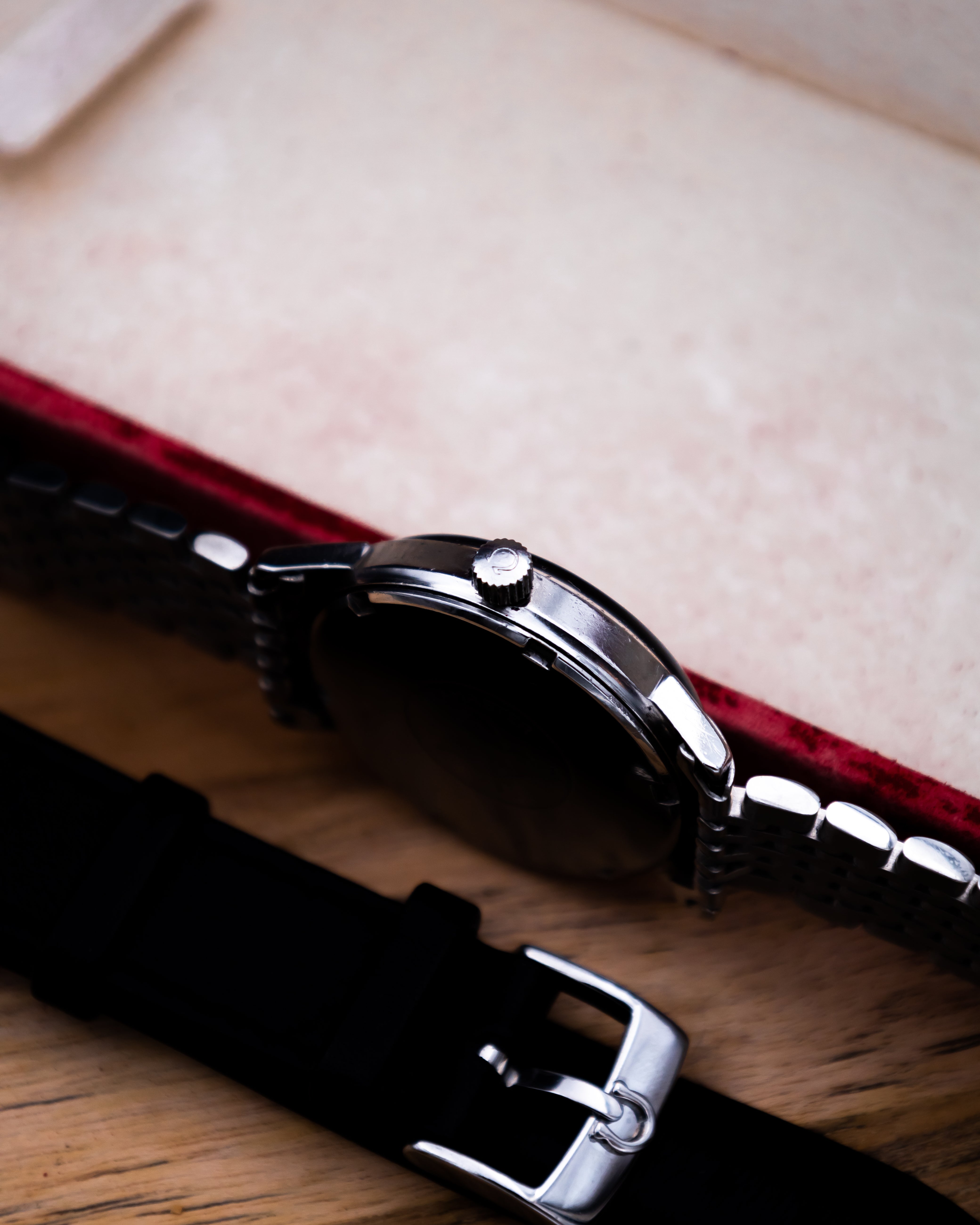 Omega 135.011 Genève - black dial
