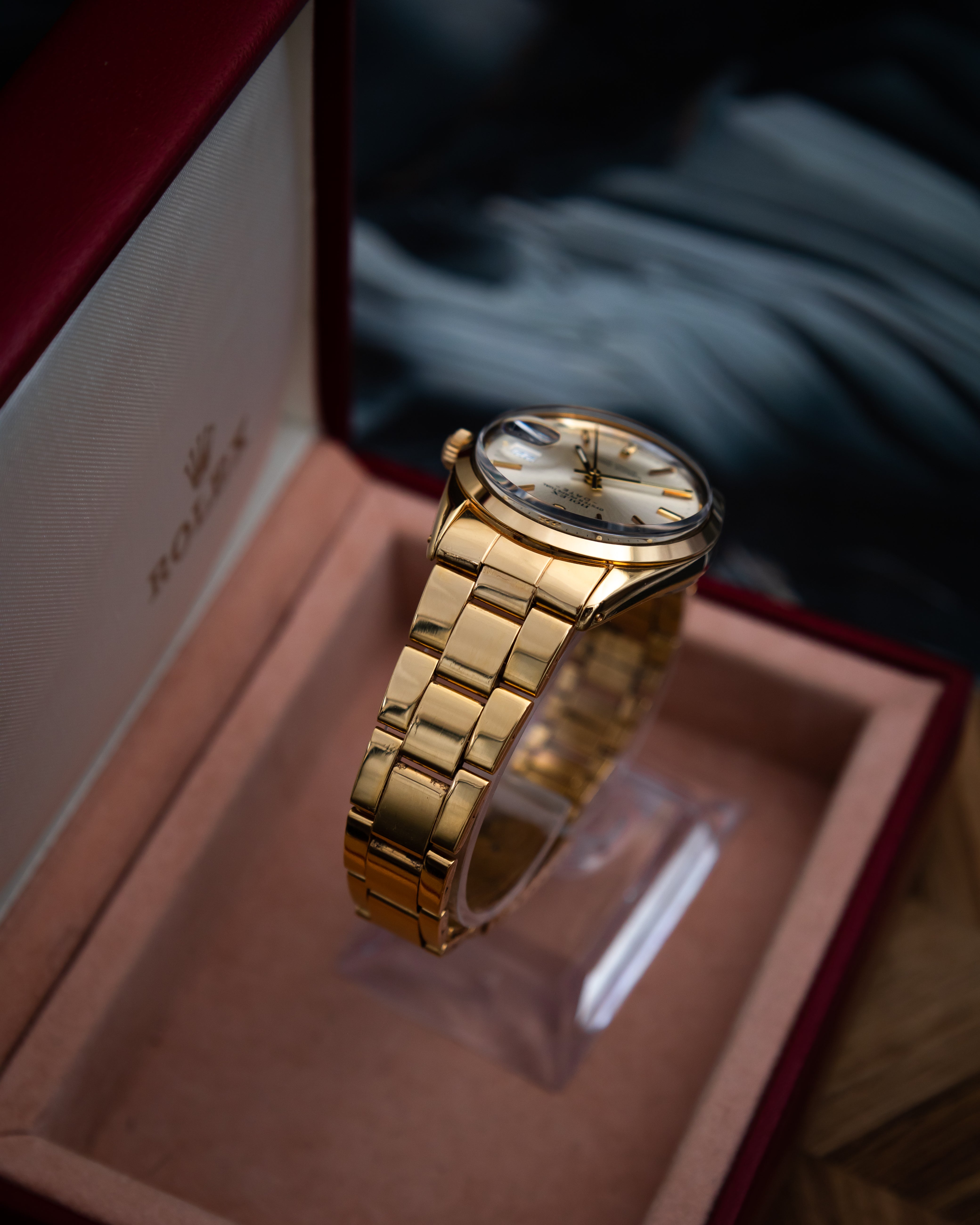 Rolex 1550 Oyster Perpetual date - Golden egg